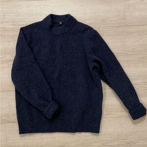 UNIQLO CREWNECK SWEATER